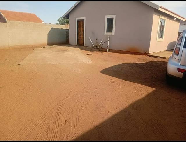 2 BEDROOM PROPERTY TO RENT IN LUFHERENG